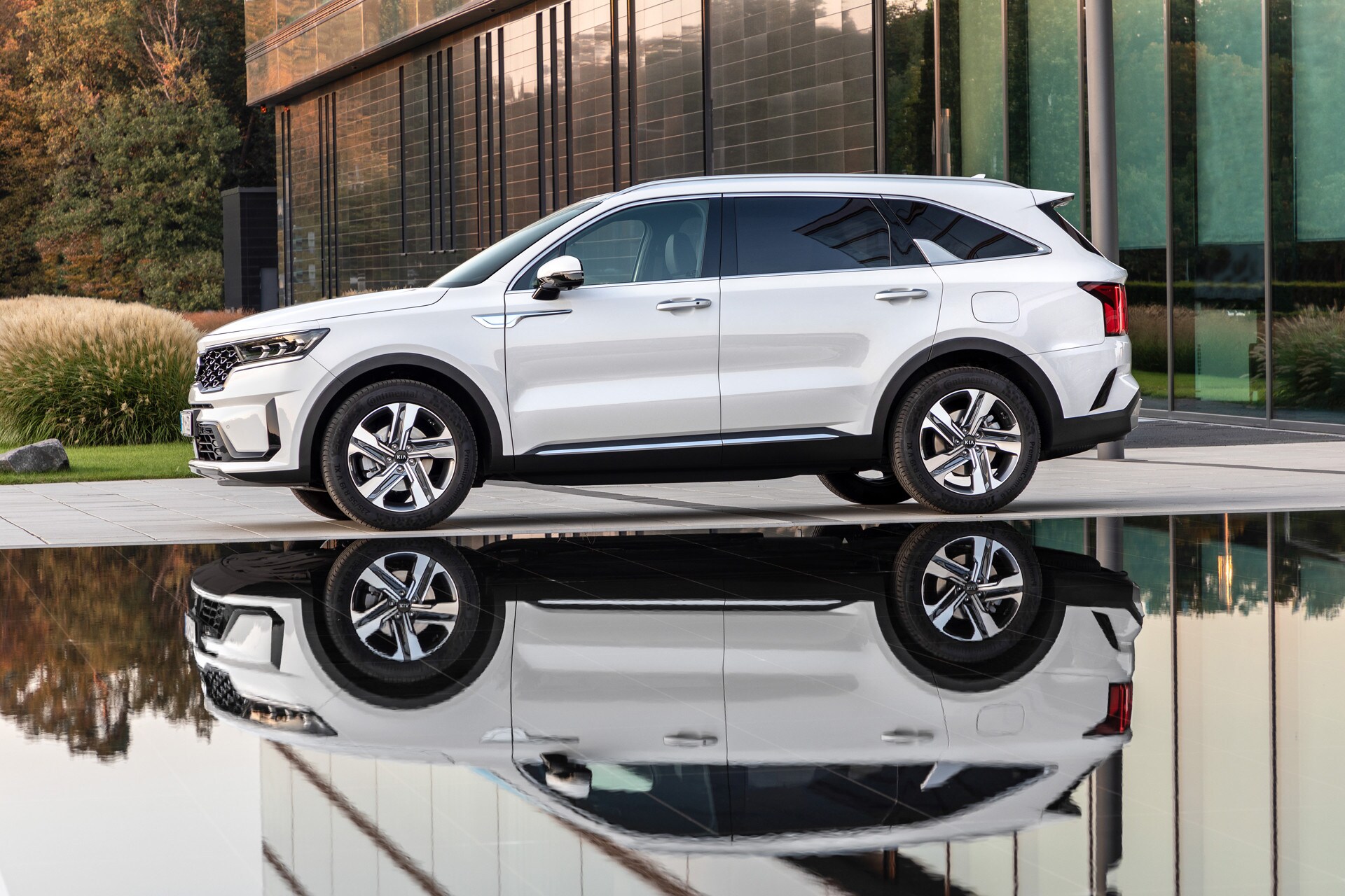 Nuova Kia Sorento ibrida: le immagini