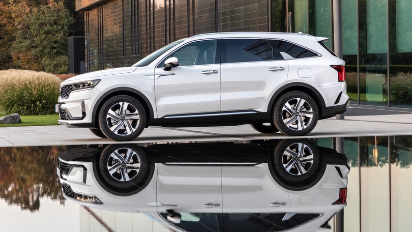 Nuova Kia Sorento ibrida: le immagini