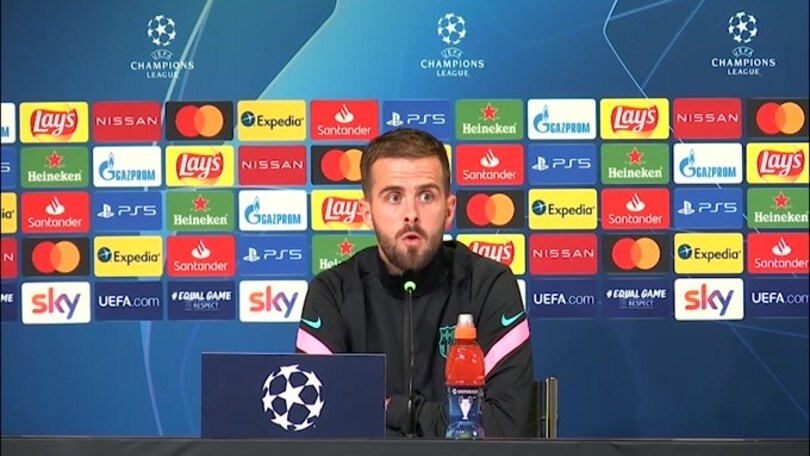 Pjanic: "Sarebbe stato bello essere allenato da Pirlo"