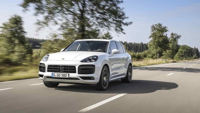 Porsche Cayenne Turbo S E-Hybrid: gli scatti