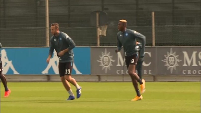 Napoli, allenamento prima di volare in Spagna