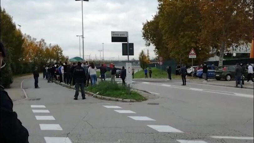 L'arrivo dei pullman della Juve allo stadio Manuzzi di Cesena