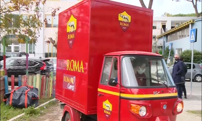 Raggi e Fienga a San Basilio per distribuire mascherine ai bambini