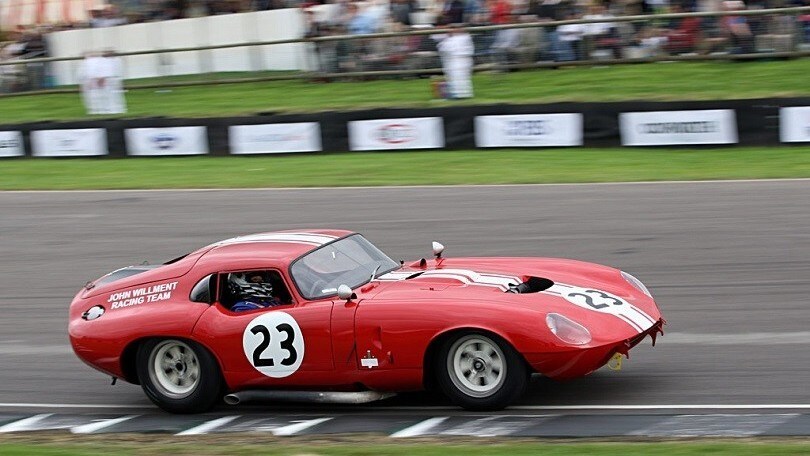 La mitica AC Cobra diventa un'elettrica da 617 cavalli