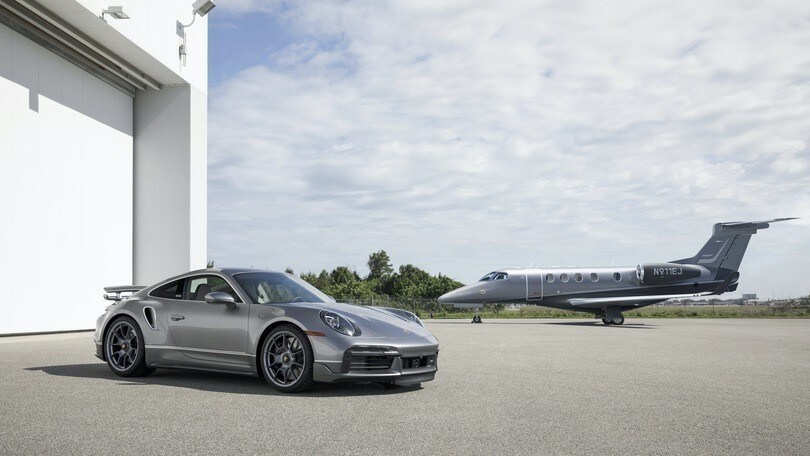 Il Jet privato che ha una Porsche come optional