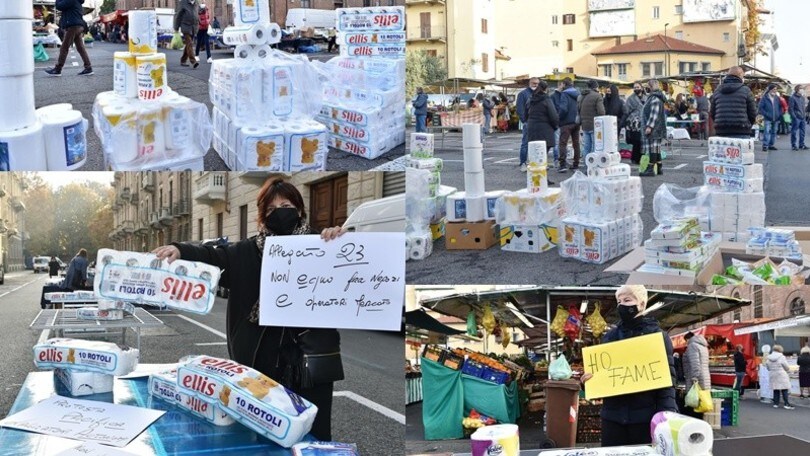 Carta igienica sui banchi: la protesta degli ambulanti di Torino