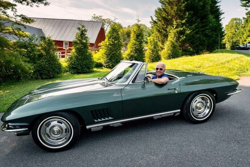 Joe Biden, che amore per la Chevrolet Corvette: ma arriva lo stop alla guida