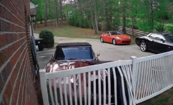Papà che disastro! Distrugge la Chevrolet del '66 per "spaventare" il fidanzato della figlia VIDEO