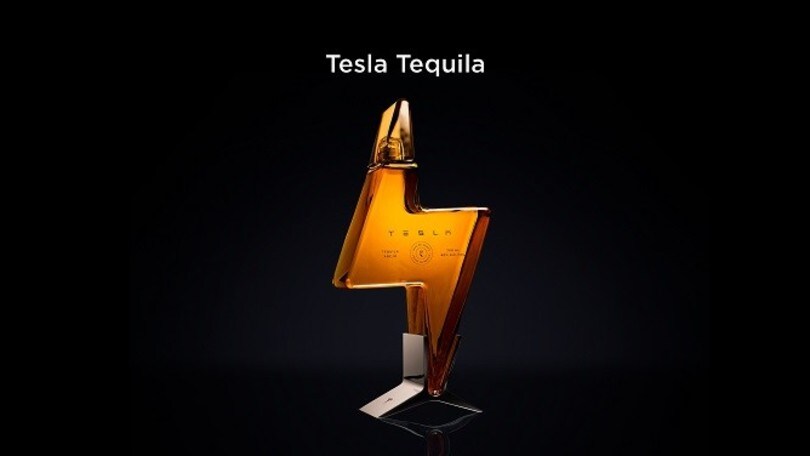 Tesla, per Elon Musk non solo auto elettriche: arriva la tequila!
