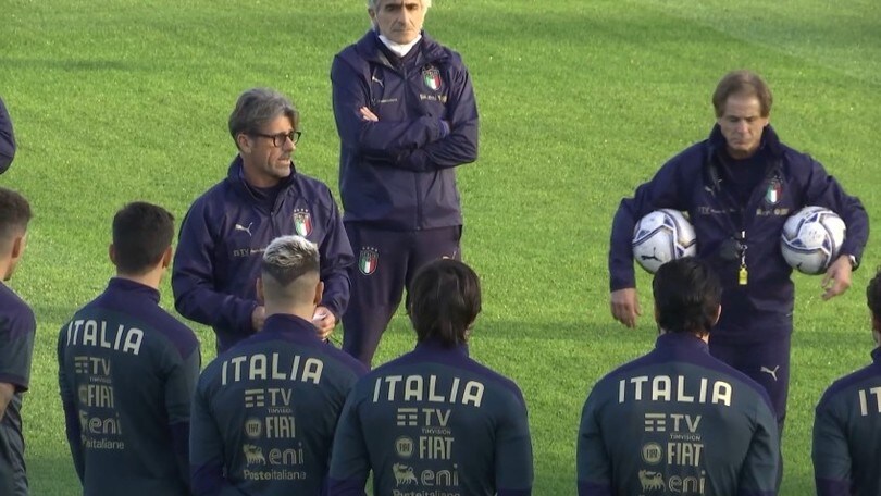 Azzurri in campo a Coverciano