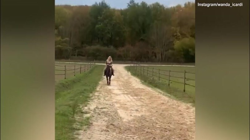 Wanda Nara, passeggiata a cavallo