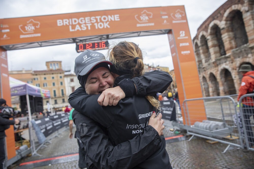 Le medaglie della Verona Marathon 2020 con Runclusive