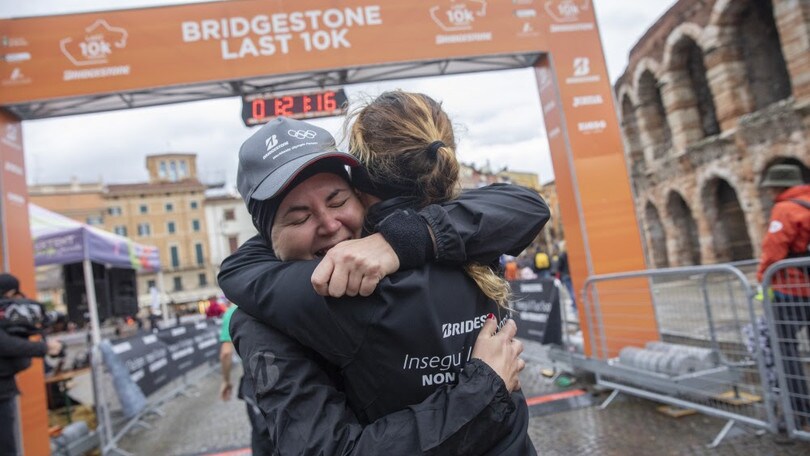 Le medaglie della Verona Marathon 2020 con Runclusive
