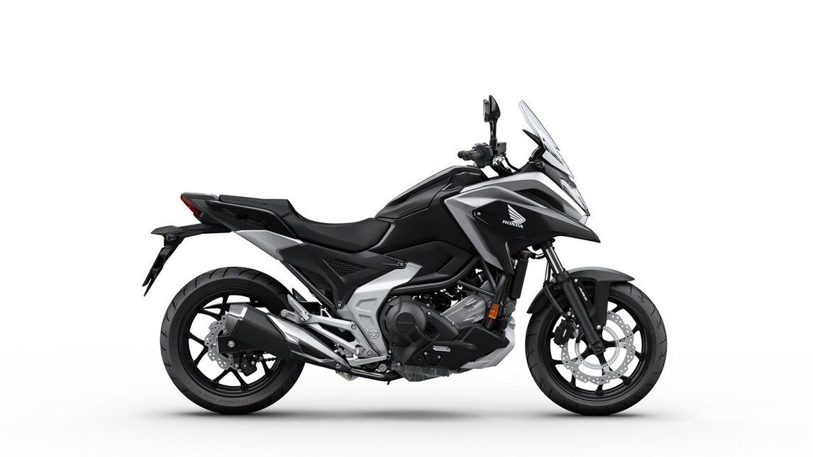 Honda NC750X 2021: gli scatti