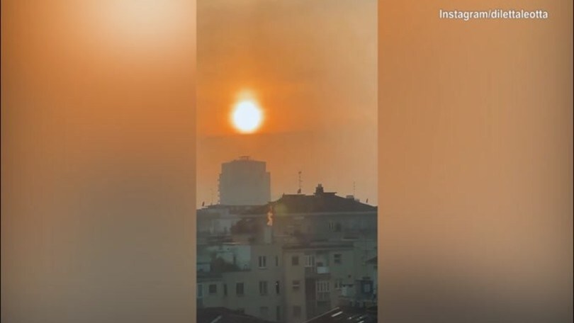 Sorriso per Diletta Leotta e tramonto a Milano
