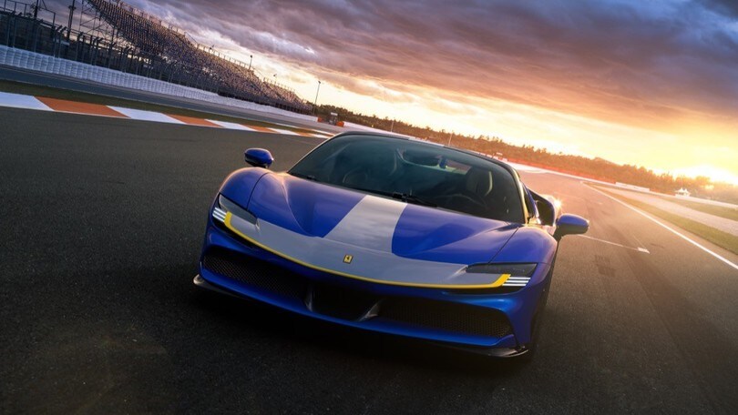Ferrari SF90 Spider, il bolide da 1000 cavalli VIDEO