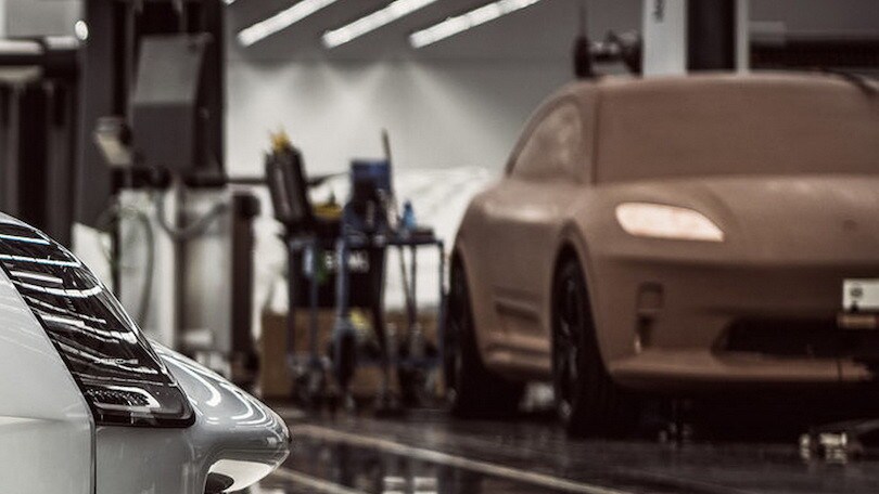 Porsche Macan elettrica in arrivo nel 2022 su strada