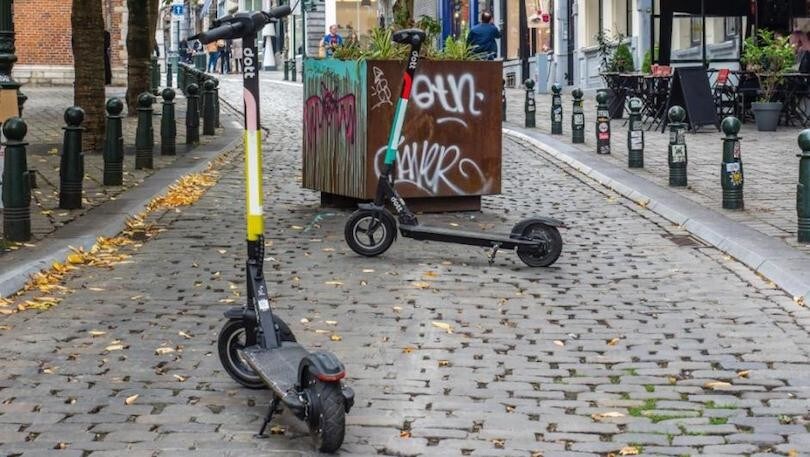Monopattini Torino, entro l’anno parcheggi e strisce gialle dedicate