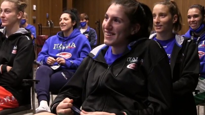 Nazionale femminile, il ritorno in campo con le bambine del minibasket