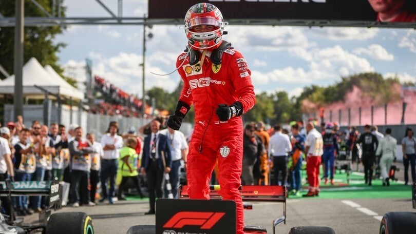 Ferrari, la tuta di Leclerc va all'asta per beneficenza
