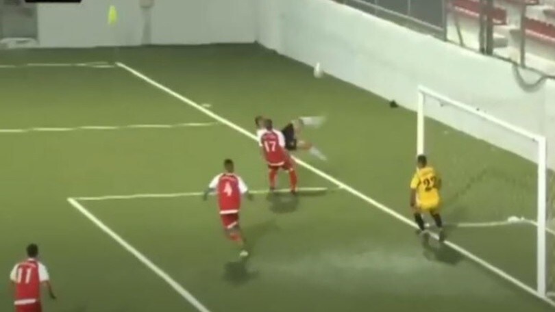 La rovesciata impossibile: effetto assurdo e gol!