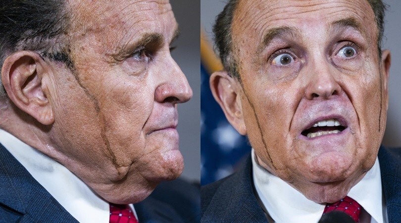 Rudy Giuliani suda... e la tinta per capelli gli riga il viso!