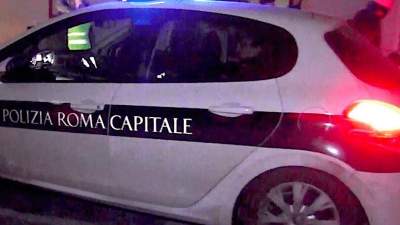 Sesso a bordo dell'auto di servizio: aperta l'indagine per i due vigili di Roma