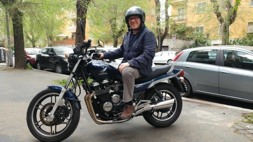 Carlo Verdone, una vita da motociclista (anche sul set)