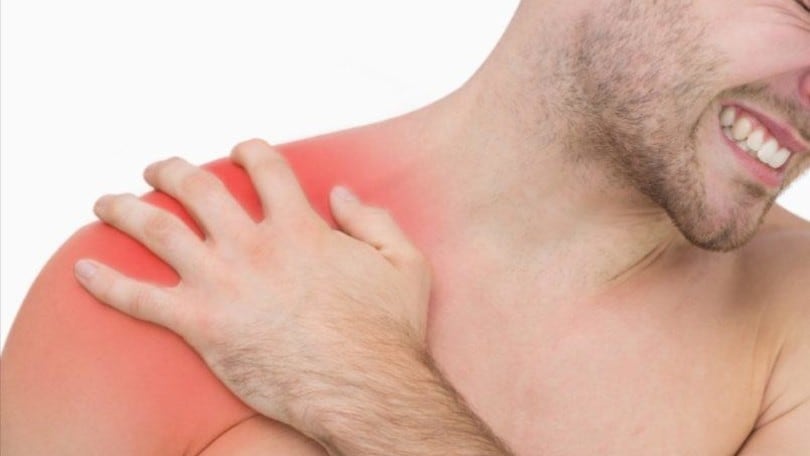 Dolore alle spalle durante la corsa, ci sono 9 cause. Risolvi il problema