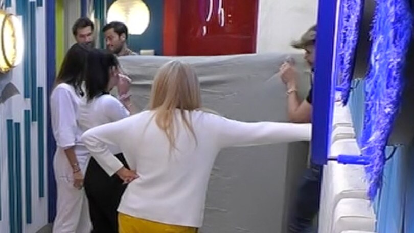 GF Vip, Selvaggia Roma vittima di scherzi: "State attenti!"