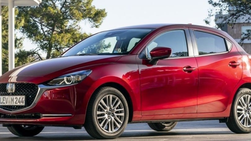 Nuova Mazda 2, full hybrid grazie alla Yaris