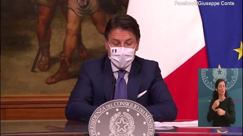 Conte: "Cerchiamo di evitare una terza ondata"