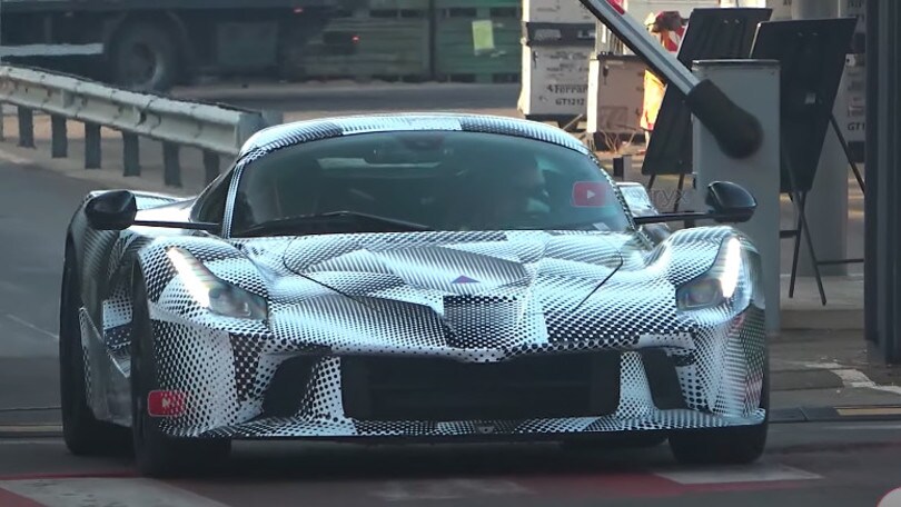 Ferrari, la nuova hypercar inizia i test su strada