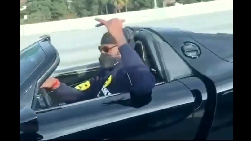 LeBron James, sulla highway con la sua Porsche 918 Spyder
