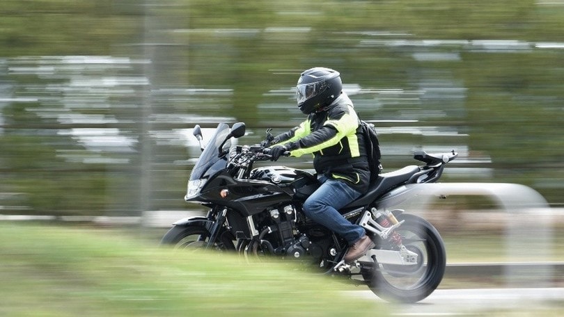 Casco da moto, la nuova omologazione 22-06 parte dal 2021