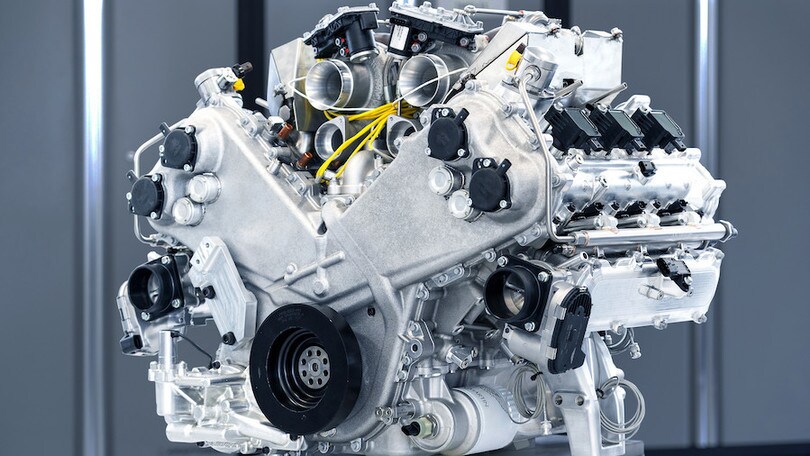 Aston Martin "mette la firma" sui motori AMG