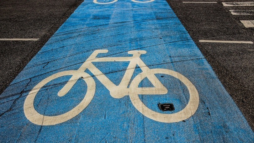 Ciclabili: uno studio inglese le indica come causa di inquinamento e traffico