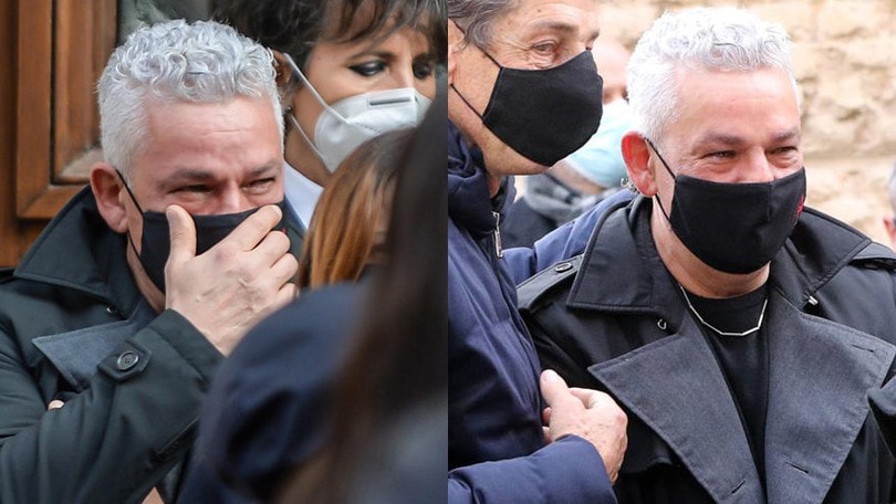 Funerali Paolo Rossi, la commozione di Roberto Baggio
