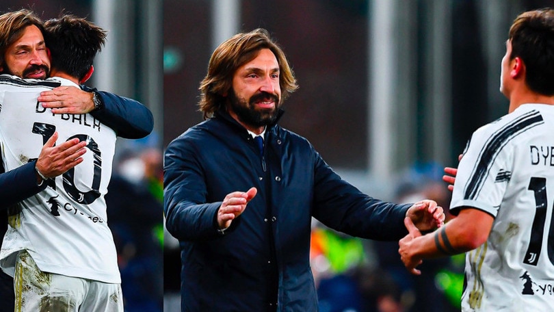 Juve, Dybala abbraccia Pirlo dopo il gol al Genoa