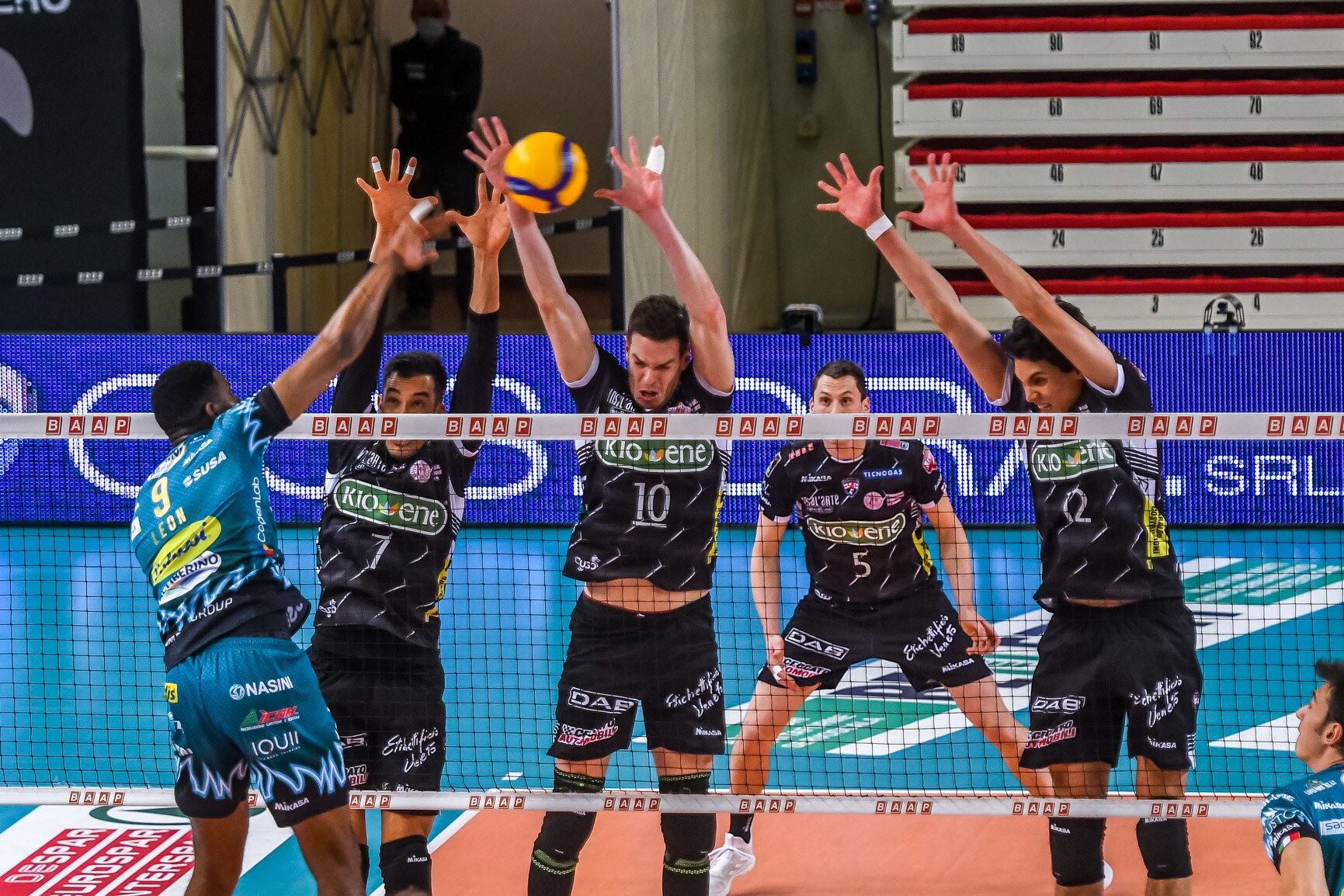 Perugia vince in tre set a Padova