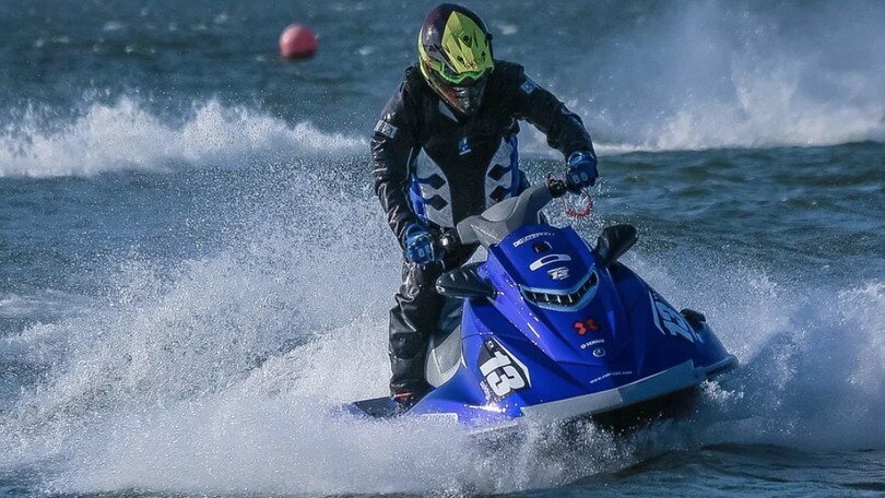 Attraversa il Mare d'Irlanda con la moto d'acqua per la fidanzata: è carcere