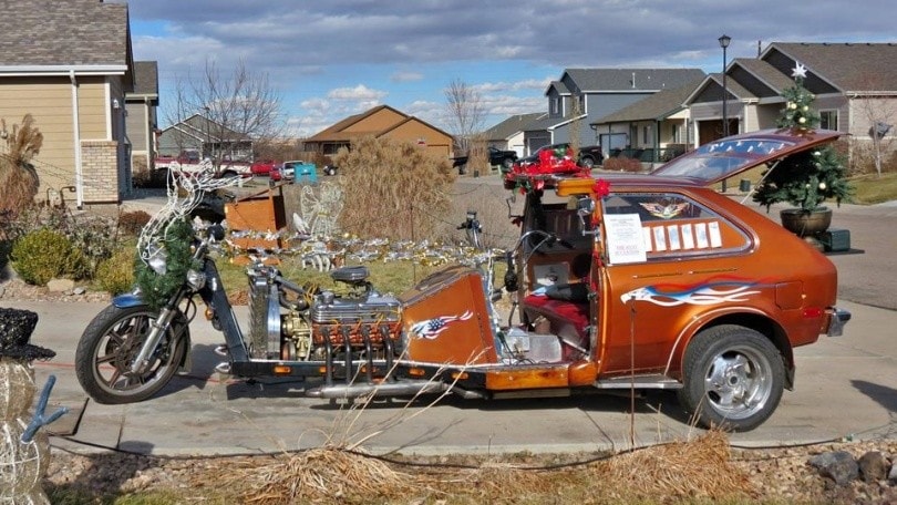 Un "trike" per Babbo Natale: folle "slitta" con motore Ford V8