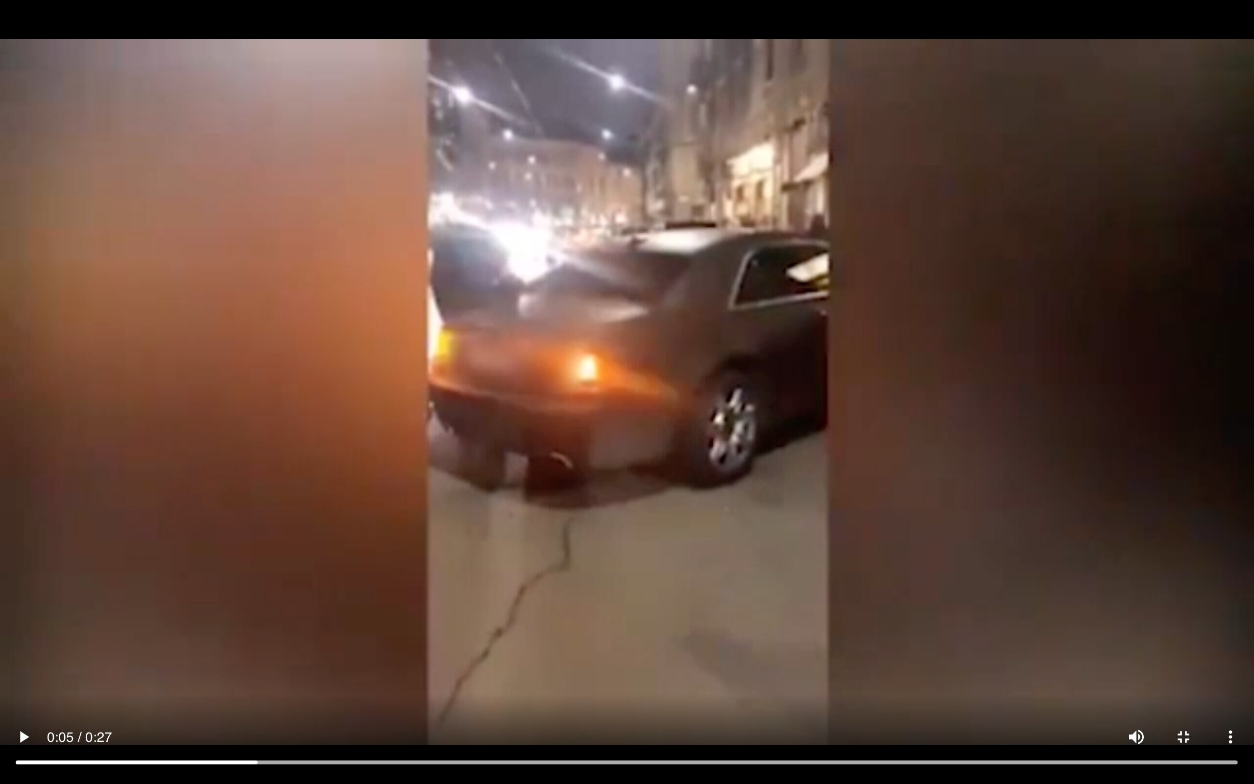 Rolls Royce blocca la via, polemica su Briatore