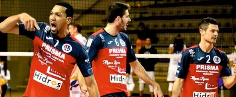 Taranto festeggia la vittoria nel derby con Castellana Grotte