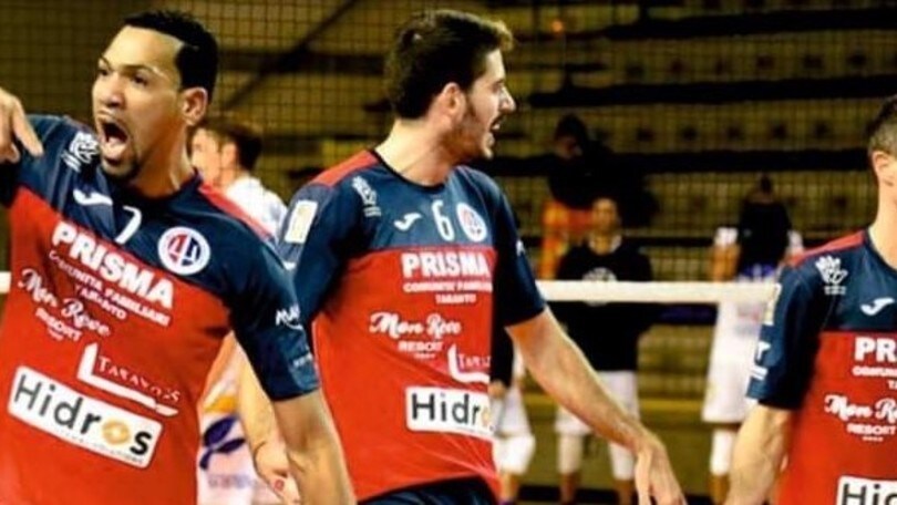 Taranto festeggia la vittoria nel derby con Castellana Grotte