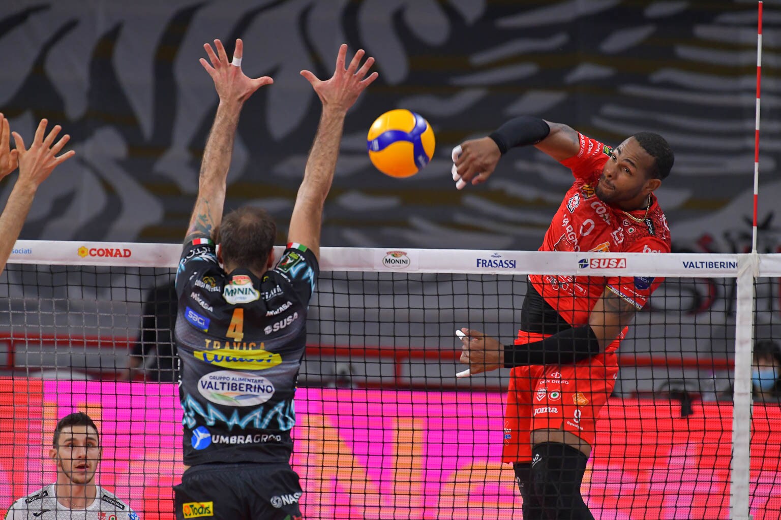 La Lube vince la battaglia fra giganti con Perugia
