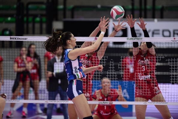UYBA incerottata, l'Imoco vince nettamente