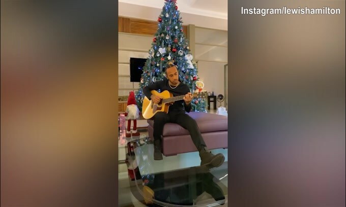 Lewis Hamilton suona..la chitarra!