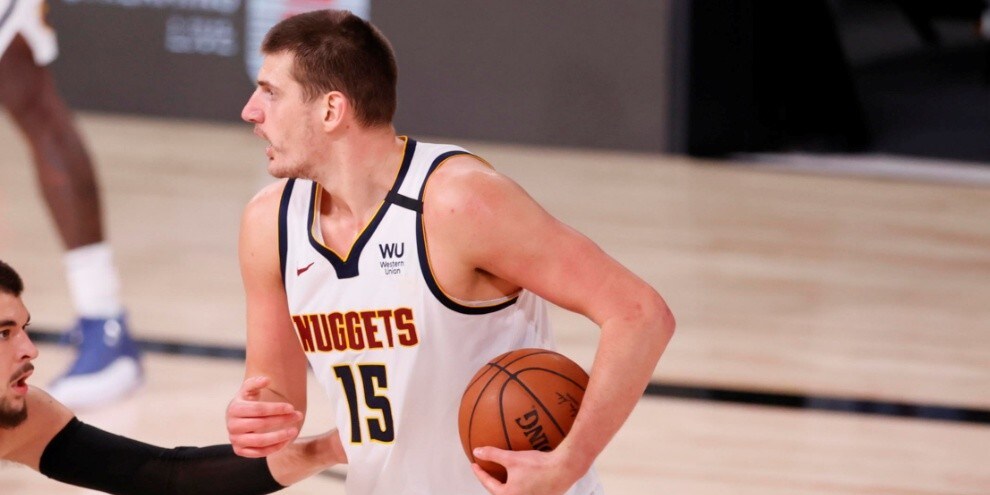 Nba, Jokic da record. Lakers ko contro i Blazers