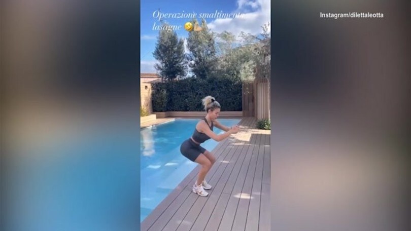 Gli esercizi a bordo piscina di Diletta Leotta